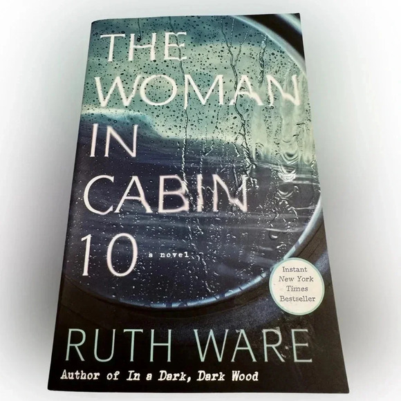 The Woman in Cabin 10 paperback book. - Picture 1 of 2